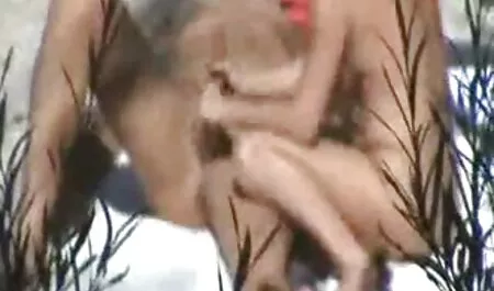 Curva se masturbează pe poze sexi cu sportive penis și intră în ea.