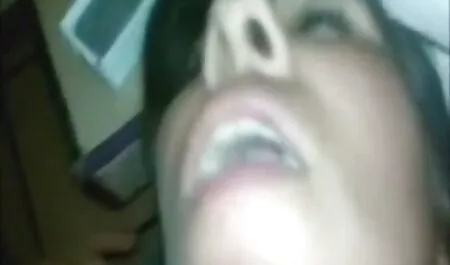 Tatuaj Curvă radio sexi poze zgomotos apleacă peste sub abanos om