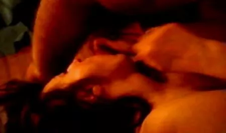 Natalie devine pasarica ei poze sexy alb negru păros lovit în duș.
