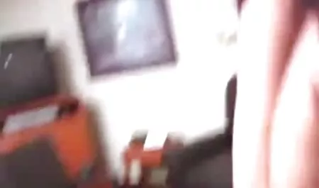 Bud radio sexi poze Chick mănâncă Baterii și le călărește.