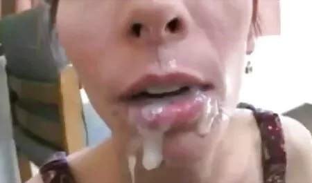 Un tip ciudat curăță analul imagini femei sexy unei brunete violente.