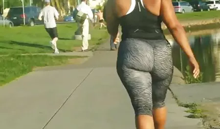 Bărbatul a răsfățat-o pe fată și a futut-o. gina pistol poze sexi