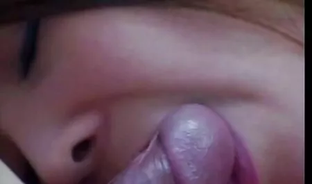 Cu poze fete sexy gura la Cur, Bruneta