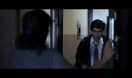 Juicy MILF cu un băiat dracului poze sexi antonia pe canapea.