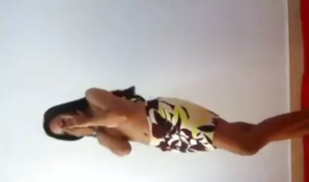Tipul s-a grabit imagini cu femei sexi fata cu scula și a filmat 