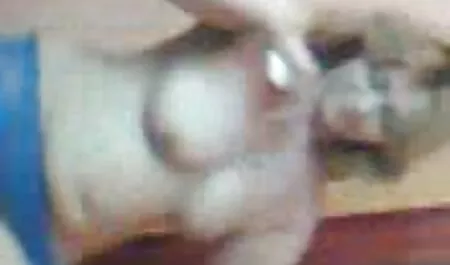 O fată rusă îl împinge imagini femei sexy în fund și îl umple cu spermă.