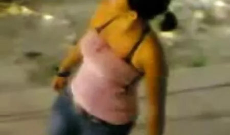 Se fute in baie cu tanara poze cu gagici sexi bruneta langa lumanare