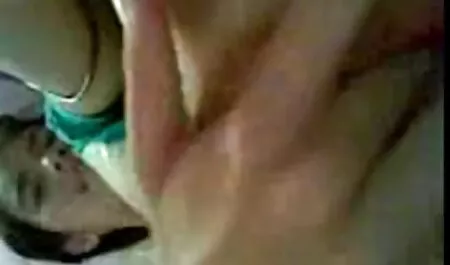 Lovind un cuplu în parc, imagini femei sexi fără a suspecta fiind filmat