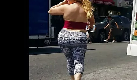 Sabrina se poze sezi masturbează cu o gaură uimitoare.