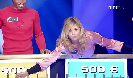 A dezvoltat măgarul și a servit imagini cu femei sexy Zakir