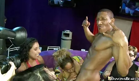 Soțul rus a dezbrăcat striptease fete sexi imagini în casa soției.