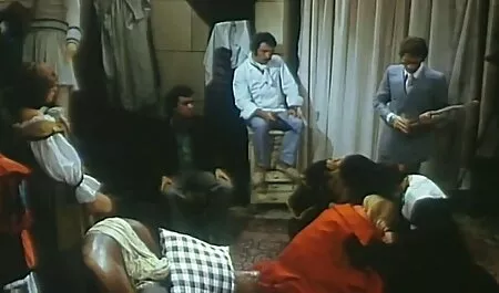 Bărbatul chel a pus vaca cheală pe penis și a stimulat-o pe poze sexi cu antonia penis.