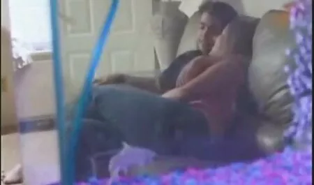 Pilotul observă doi însoțitori de zbor fierbinți în poze sexy cu femei cabina de pilotaj