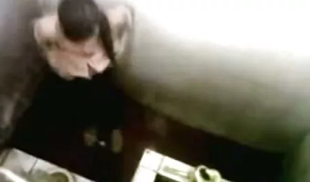 Senzuala Bruneta mananca un fete sexy poze șobolan
